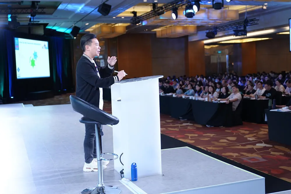 Kelvin Fong presenting to a Property Wealth System audience